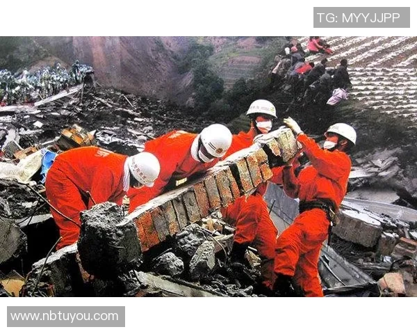 汶川地震中的足球星光：从灾难中崛起的英雄与坚持